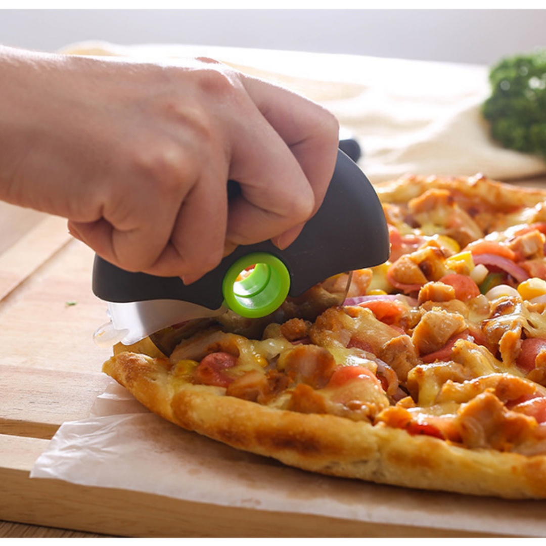 Kitchen Roller Baking - Edelstahl-Rundmesser für Pizza mit Deckel, Teigroller,